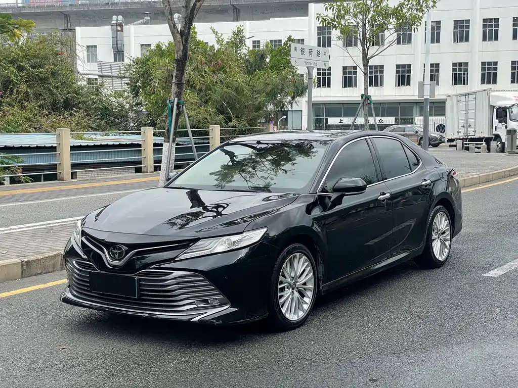 Купить Toyota Camry
