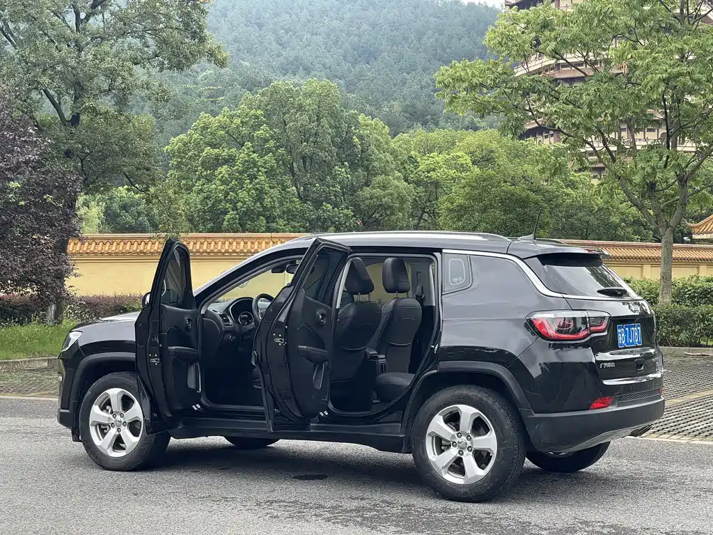 Jeep Compass — миниатюра 14