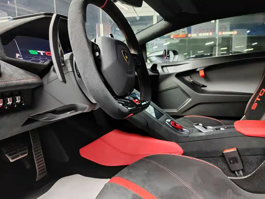 LAMBORGHINI HURACÁN