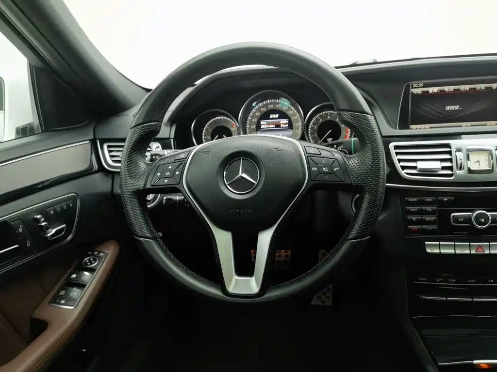 Mercedes-Benz E-Class — миниатюра 11