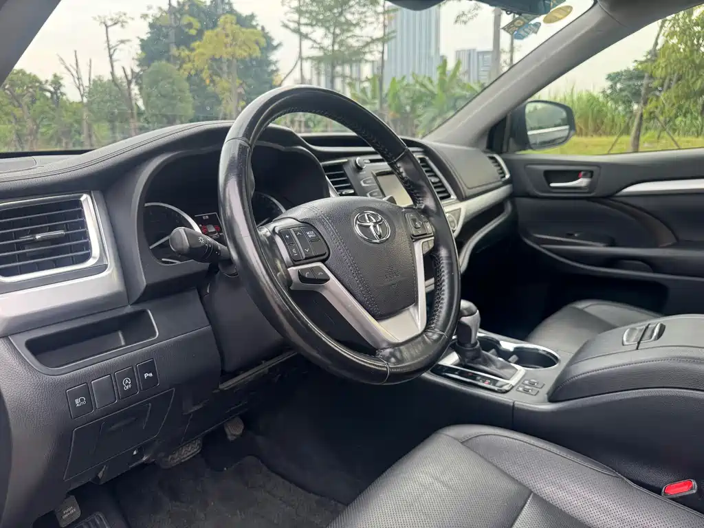 Toyota Highlander — миниатюра 10