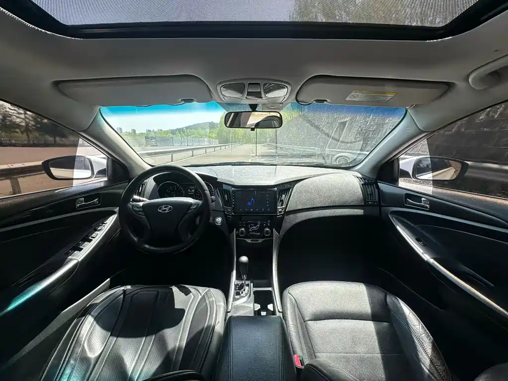 Hyundai Sonata 2.0L Auto Luxury Edition, фото 4
