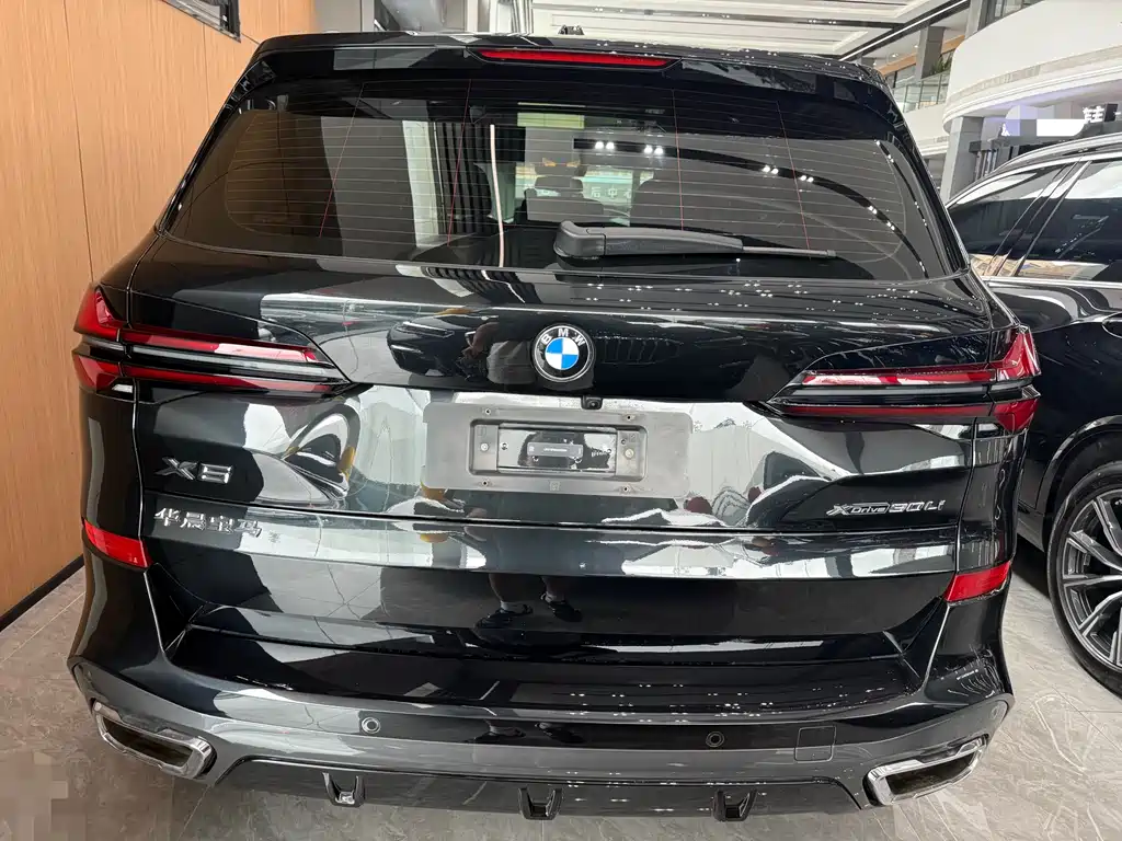 BMW X5 2023 xDrive 30Li Premium M Sport