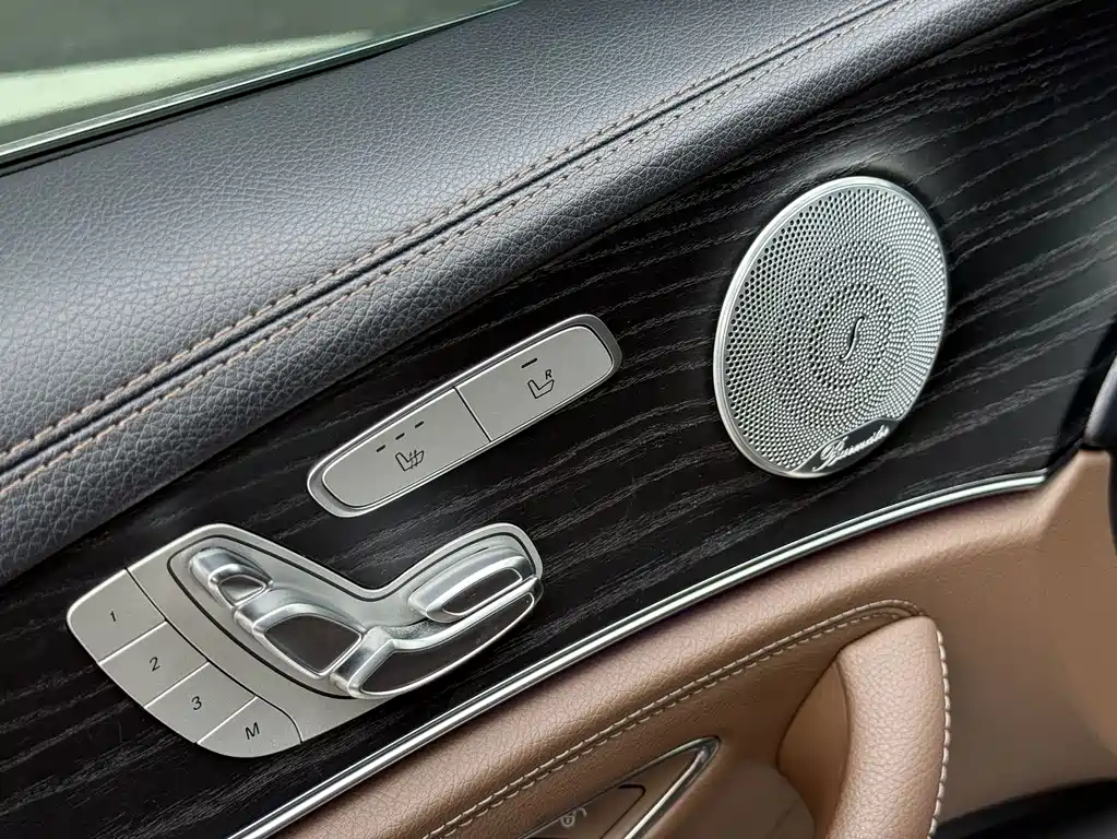 Mercedes-Benz E-Class — миниатюра 7