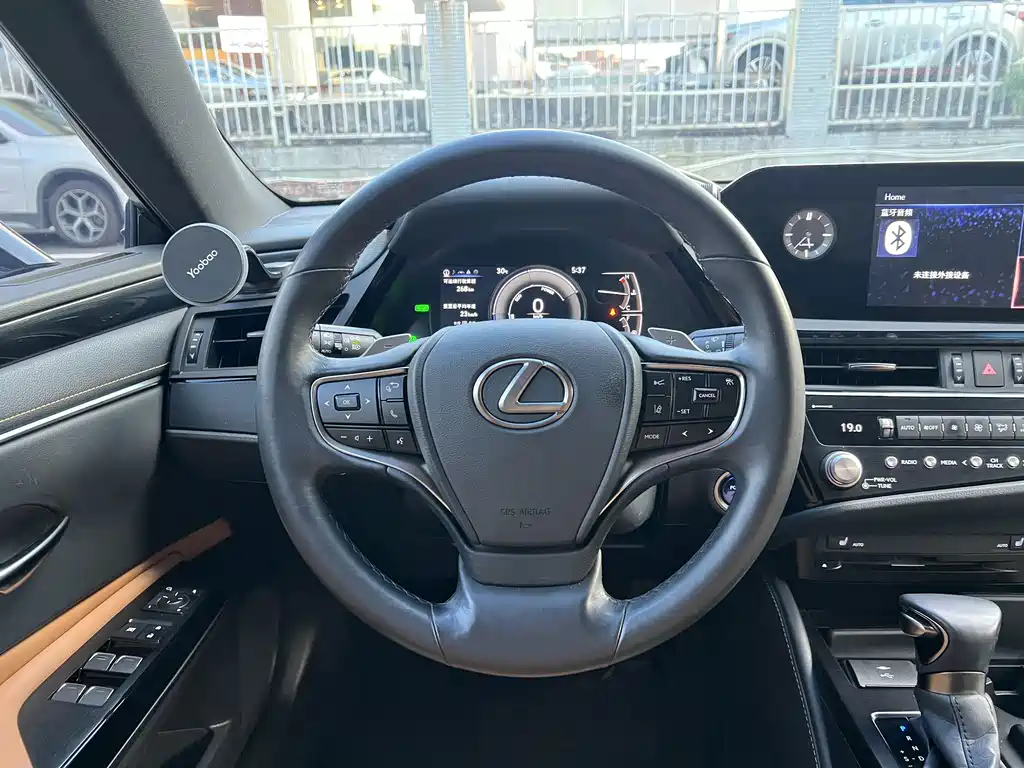 Lexus ES — миниатюра 11