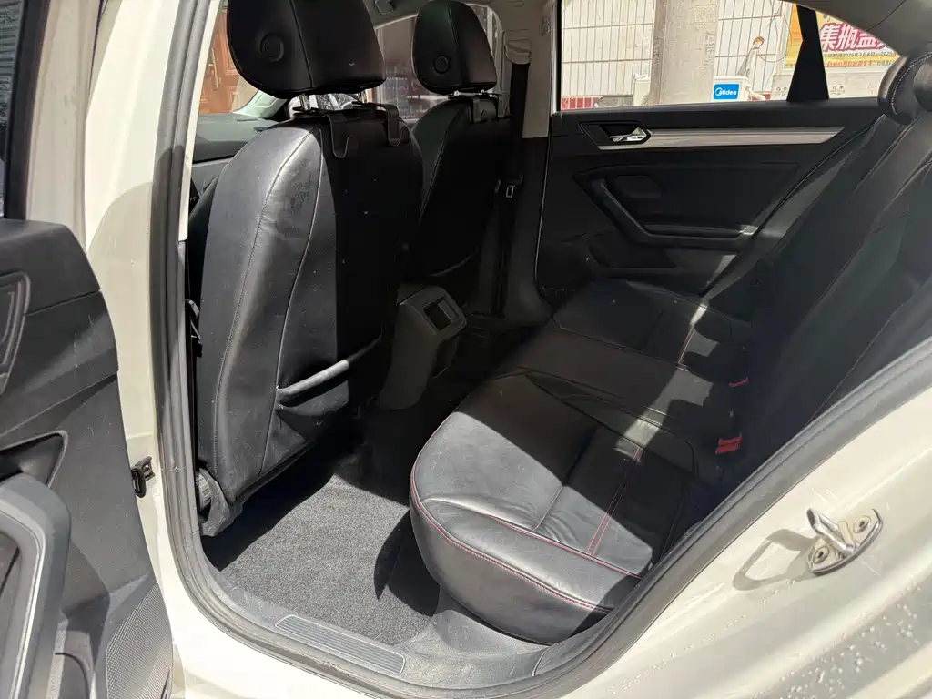 Volkswagen Lamando 2018 230TSI DSG