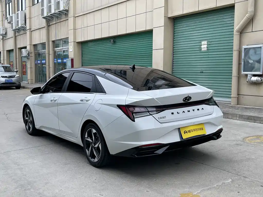 Hyundai Elantra 2022 240TGDi DCT LUX Luxury