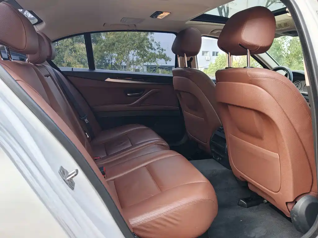 BMW 5 Series — миниатюра 8