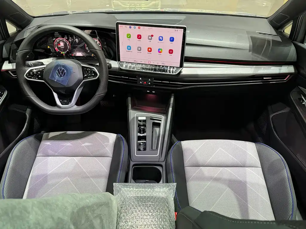 Volkswagen Golf 2025 300TSI R-Line