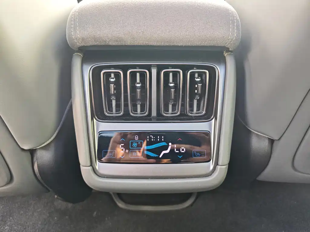 BYD L EV — миниатюра 16