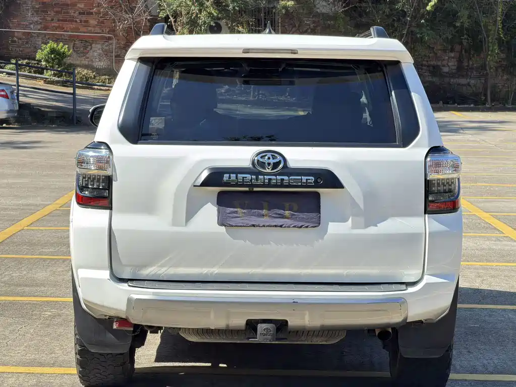 Toyota 4Runner — миниатюра 7