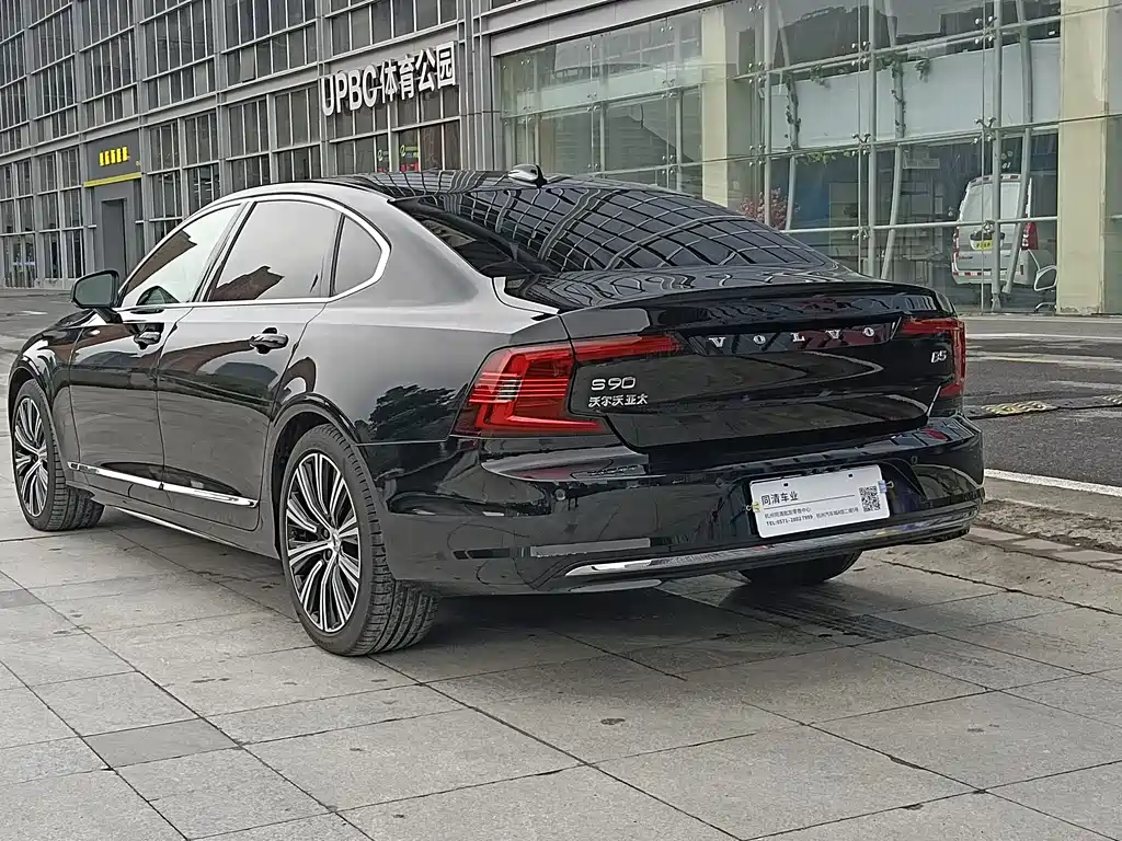 Volvo S90 2024 B5 Luxury