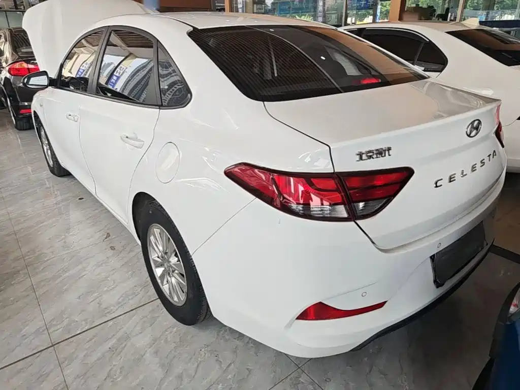 Hyundai Elantra — миниатюра 5