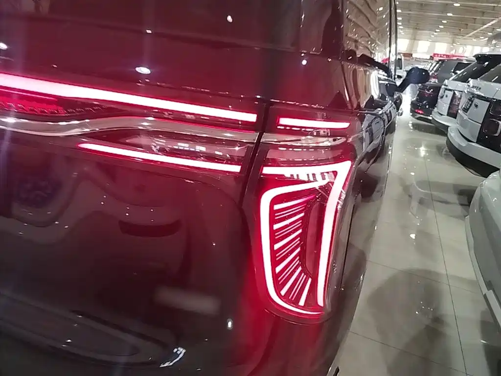 Hongqi HQ9 2023 2.0T