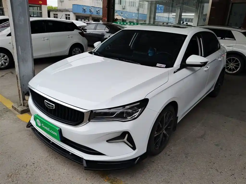 Geely Emgrand 2022