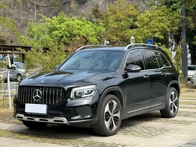 MERCEDES-BENZ GLB