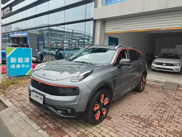 2021 Lynk & Co 01