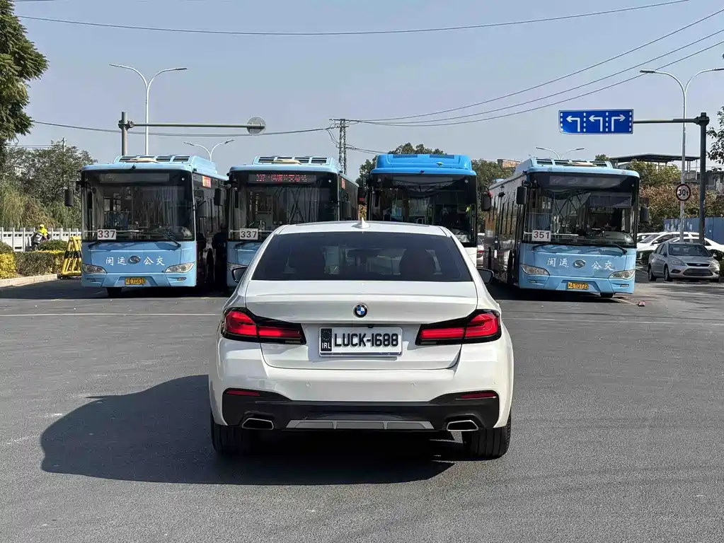 BMW 5 Series — миниатюра 3