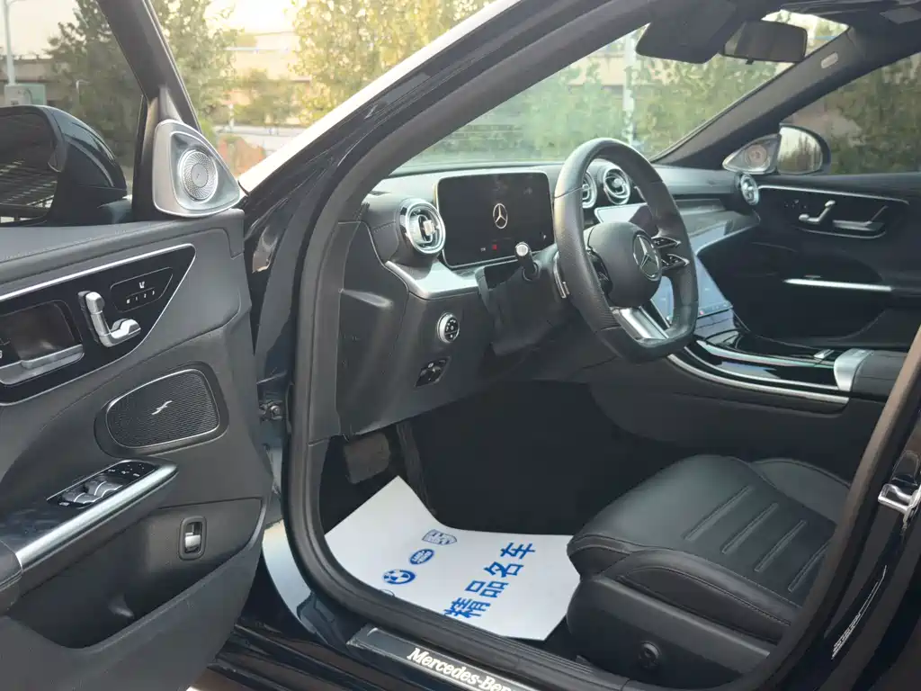 Mercedes-Benz C-Class — миниатюра 8
