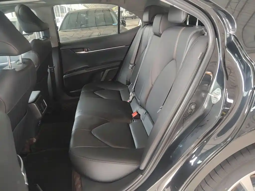 Toyota Camry — миниатюра 17