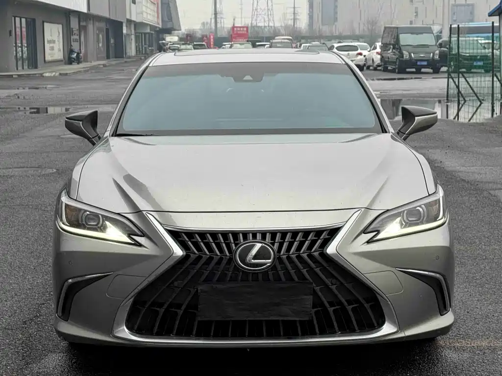 Lexus ES 2024