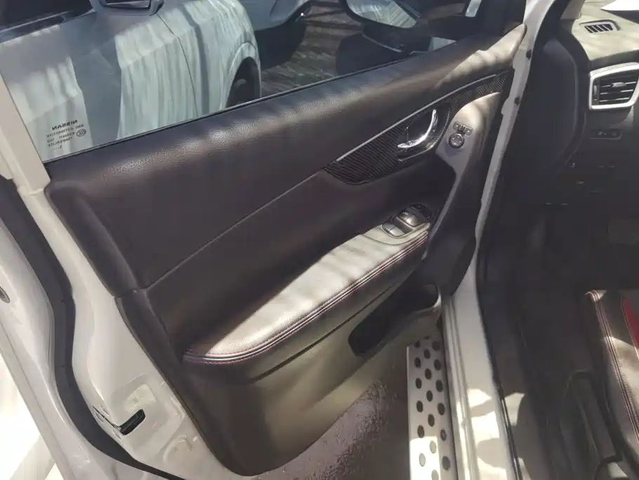 Nissan Qashqai 2016 2.0L CVT Luxury