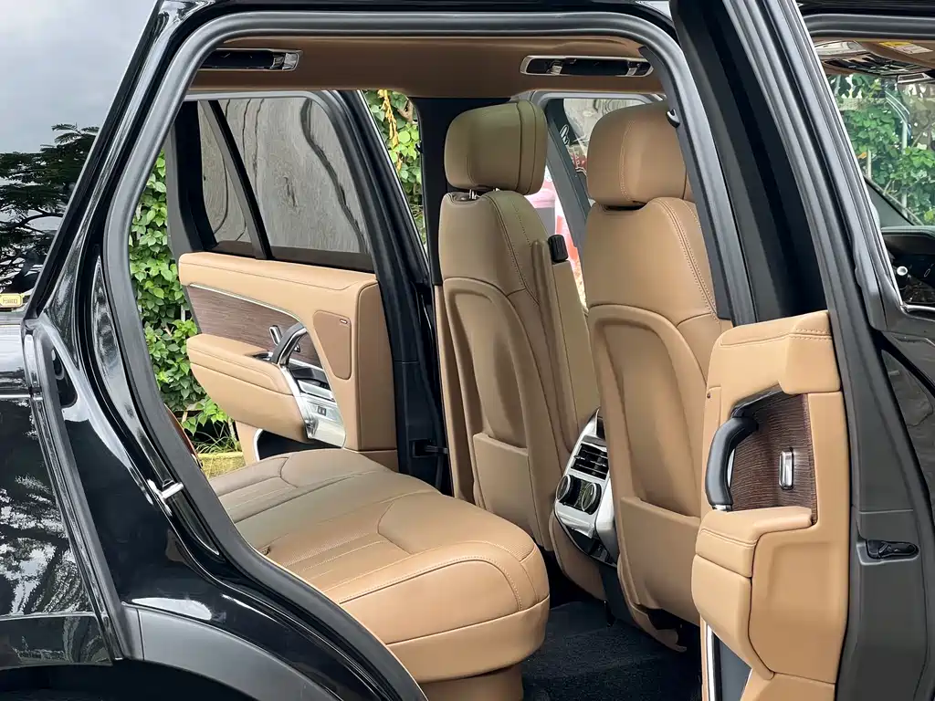 Land Rover Range Rover 2025 3.0 L6 360PS