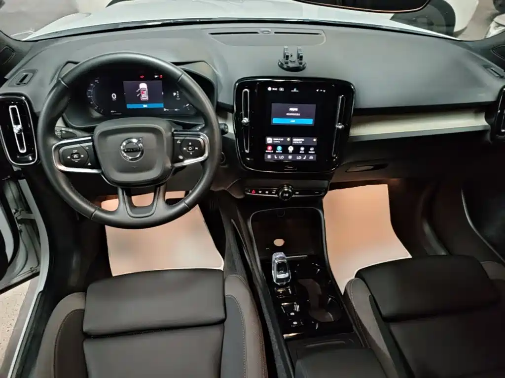 Volvo XC40 — миниатюра 10