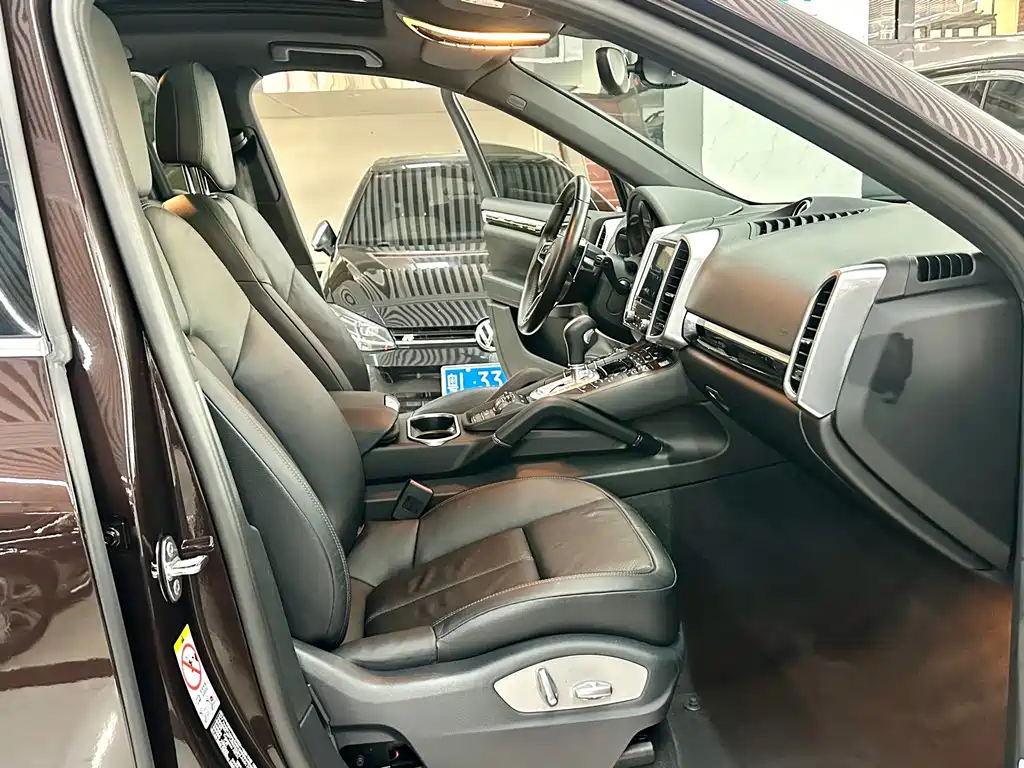 Porsche Cayenne — миниатюра 15