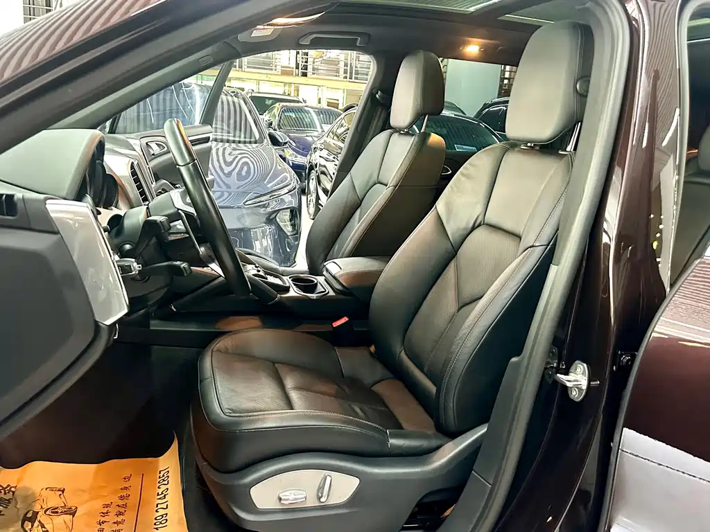 Porsche Cayenne — миниатюра 14