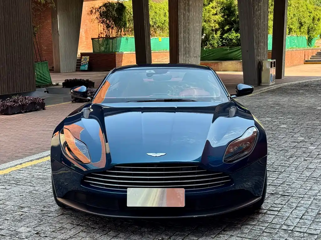 Aston Martin DB11 2020