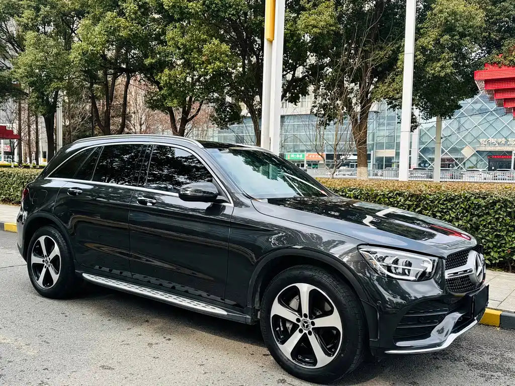 MERCEDES-BENZ GLC