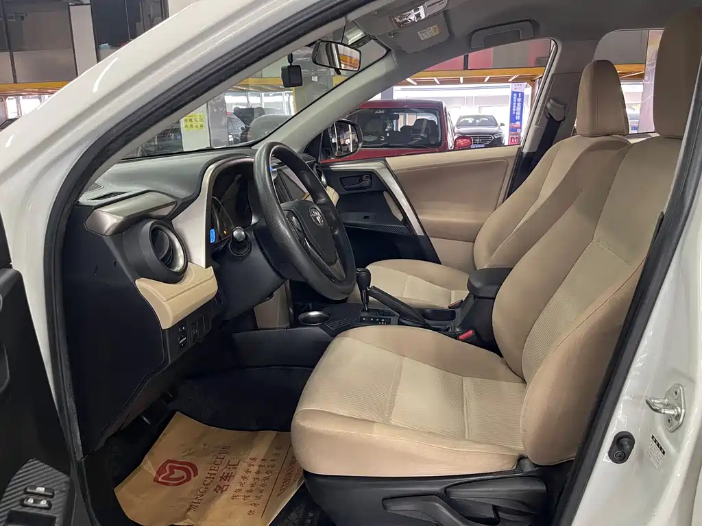 Toyota RAV4 — миниатюра 10