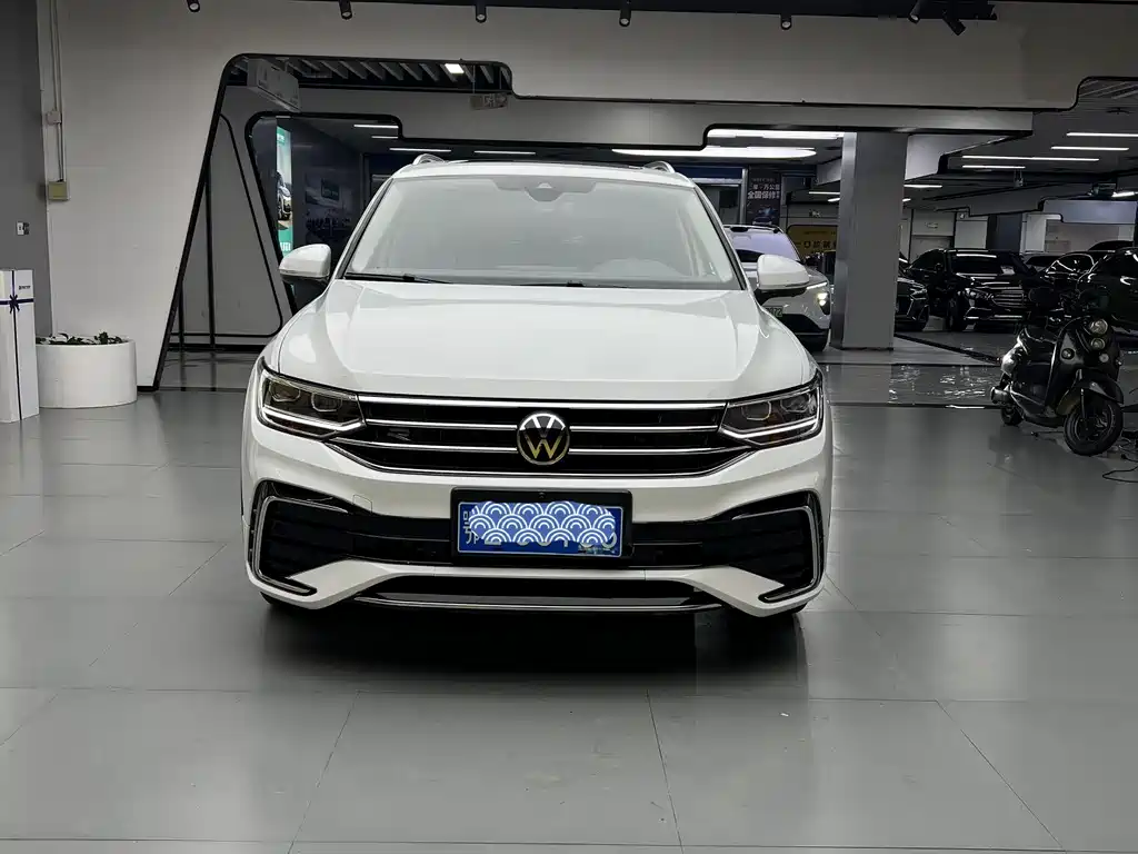 Volkswagen Tiguan L L 2023 330TSI AT R-Line
