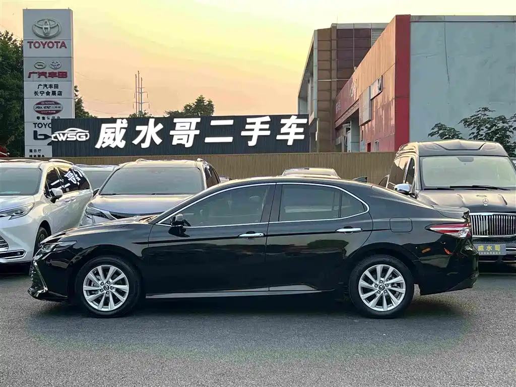 Toyota Camry — миниатюра 4