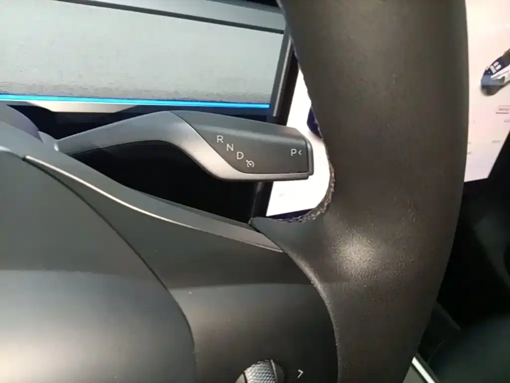 Tesla Model Y — миниатюра 14