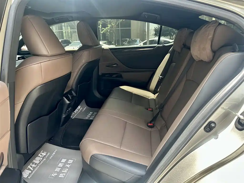 Lexus ES 2022 300h