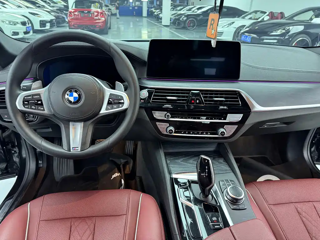 BMW 5 Series - фото 9