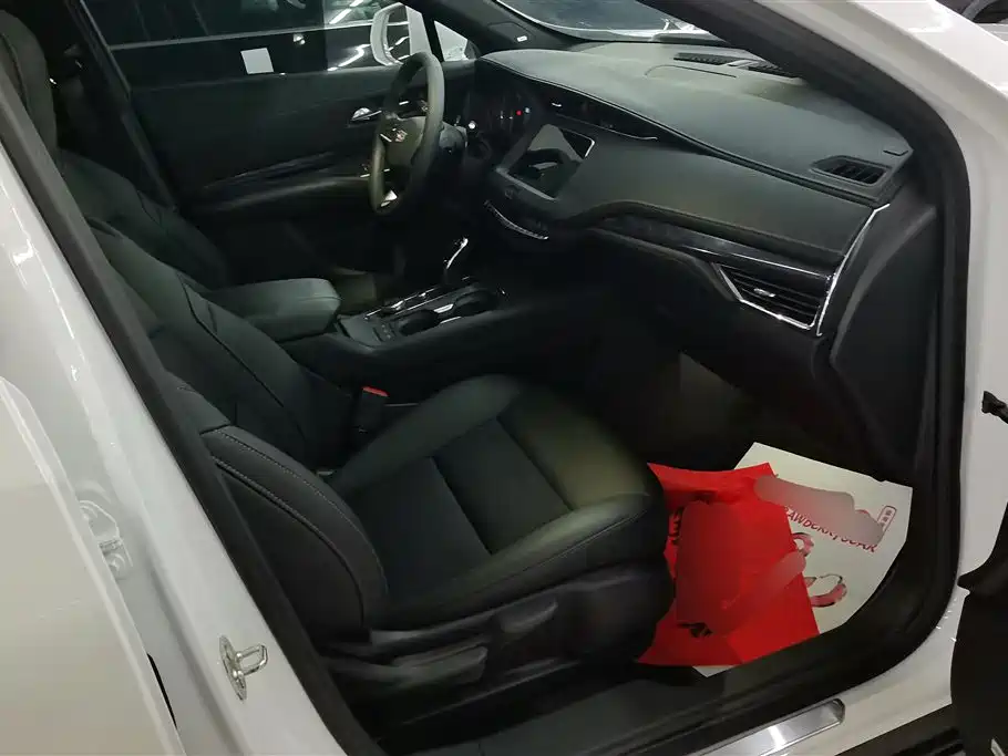 Cadillac XT4 2023 28T