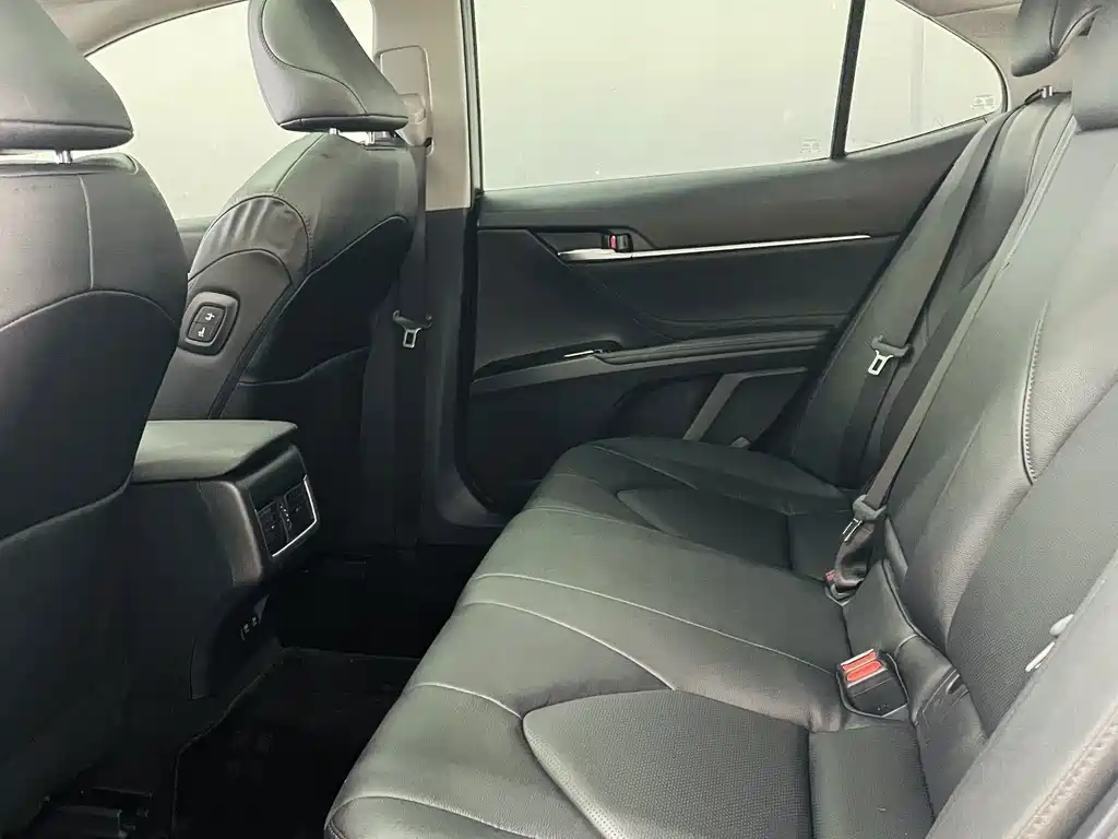 Toyota Camry — миниатюра 7