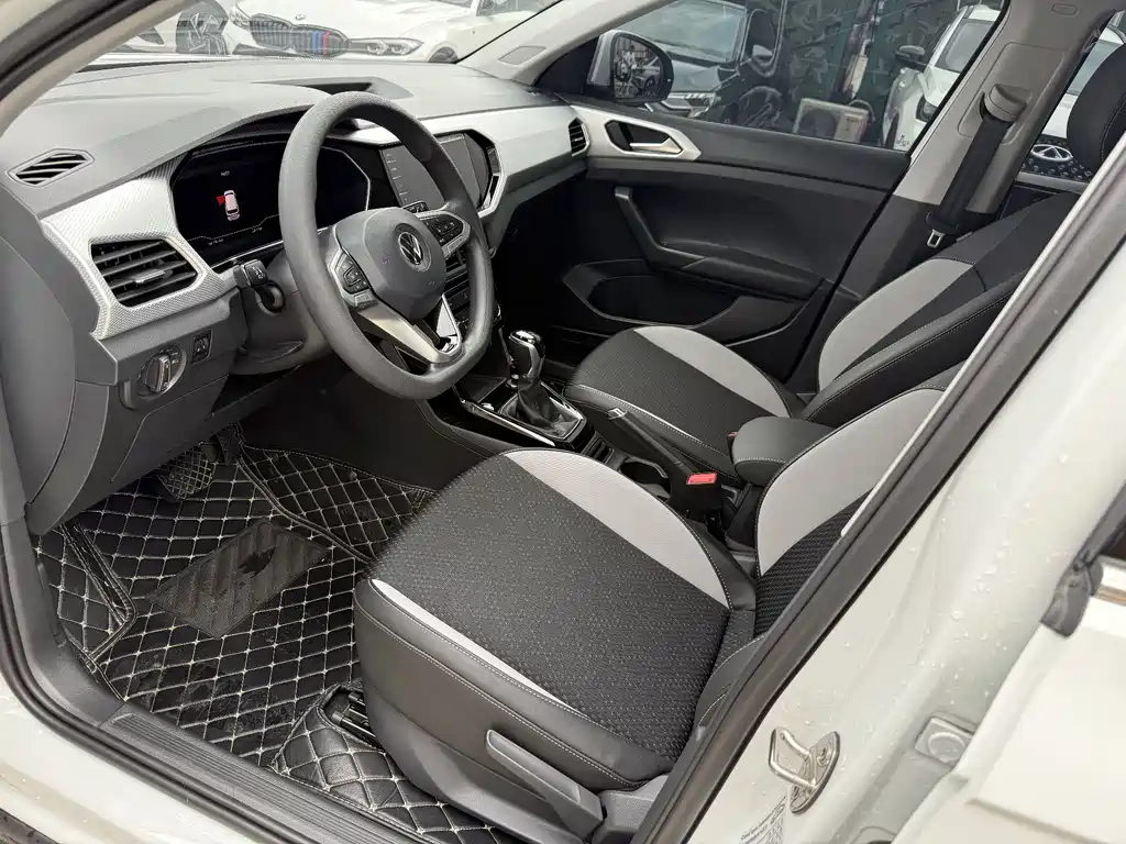 Volkswagen Tacqua 2021 1.5L AT Smart Connect