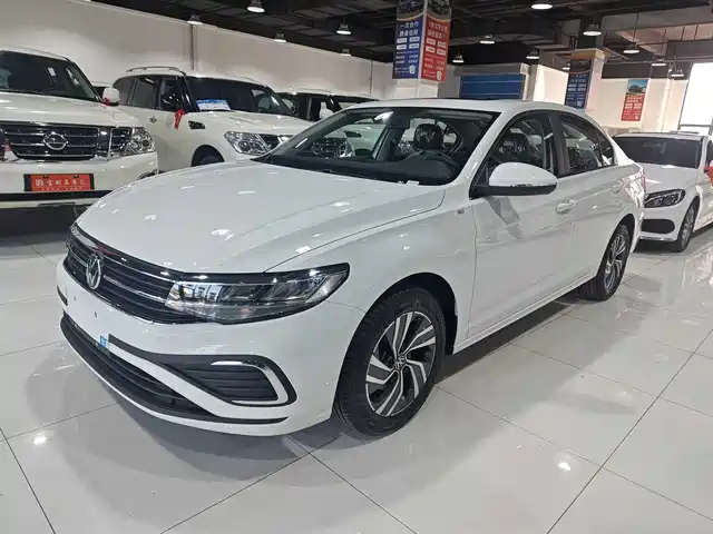 VOLKSWAGEN BORA 2025