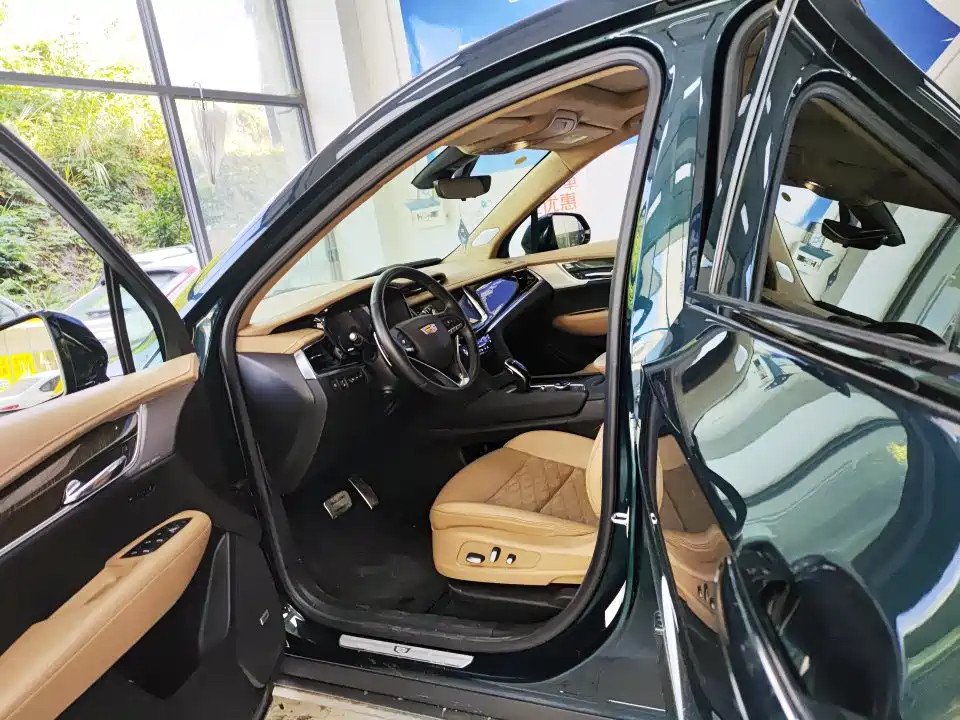 Cadillac XT6 2025 2.0T мест Executive