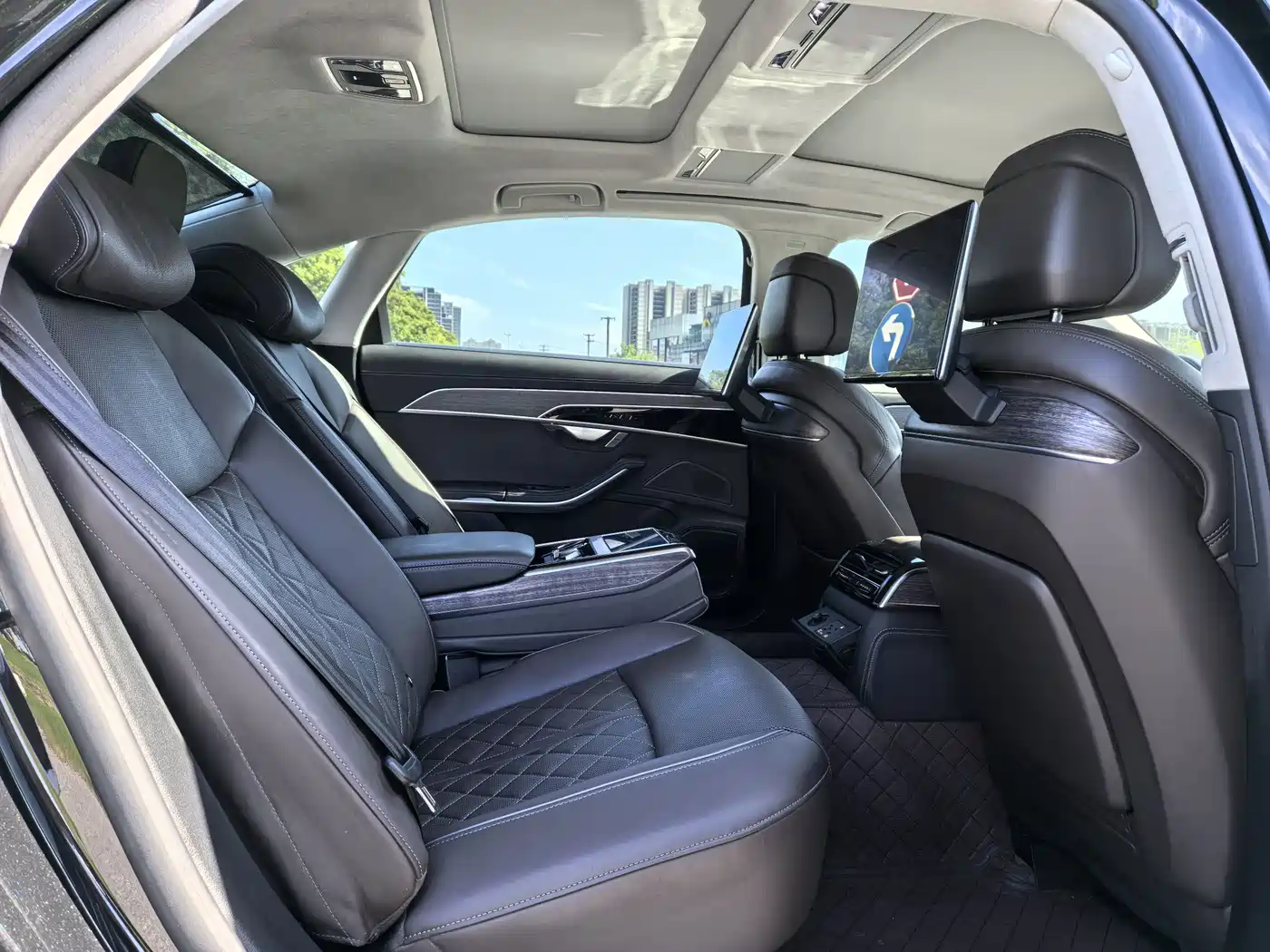 Audi A8 2023 Черный из Китая