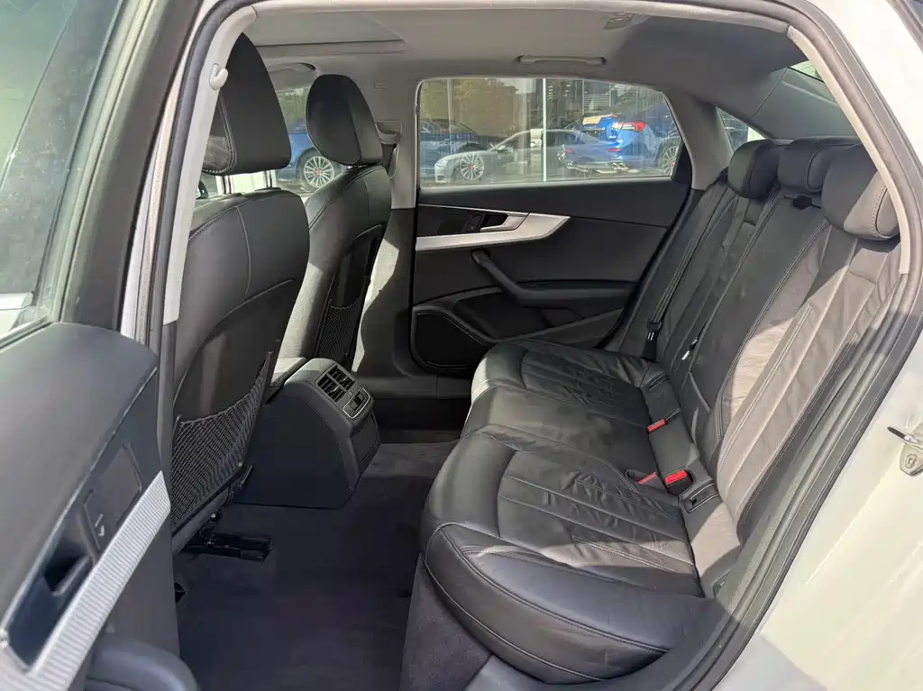 Audi A4L 2017 40 TFSI Fashion
