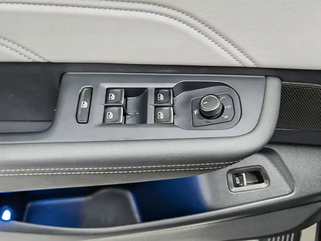 Volkswagen Tavendor 2023 330TSI Luxury
