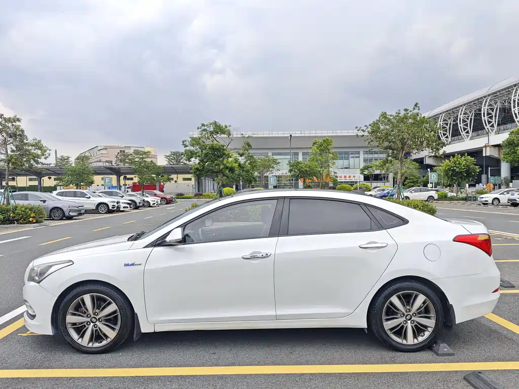 Hyundai Mistra 2016 1.6T AT Flagship TOP