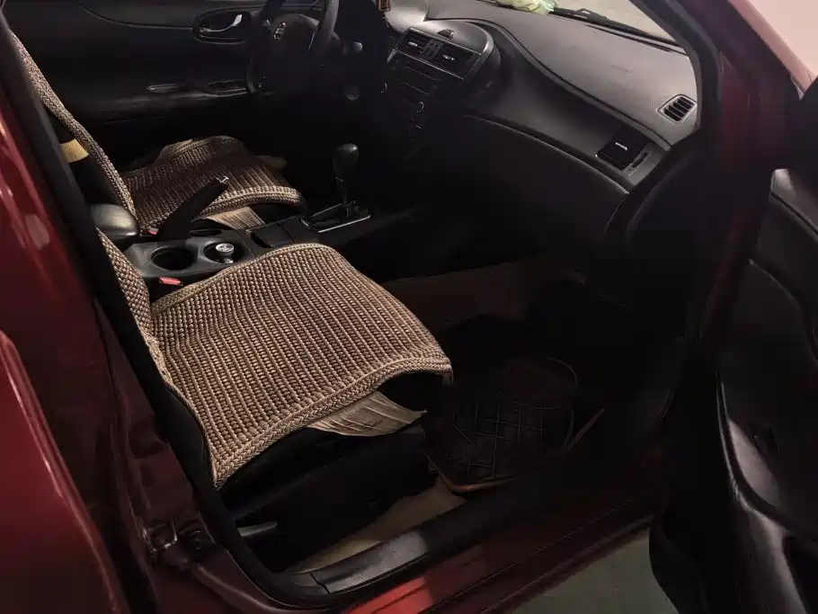 Nissan Tiida 2011 1.6L CVT Comfort