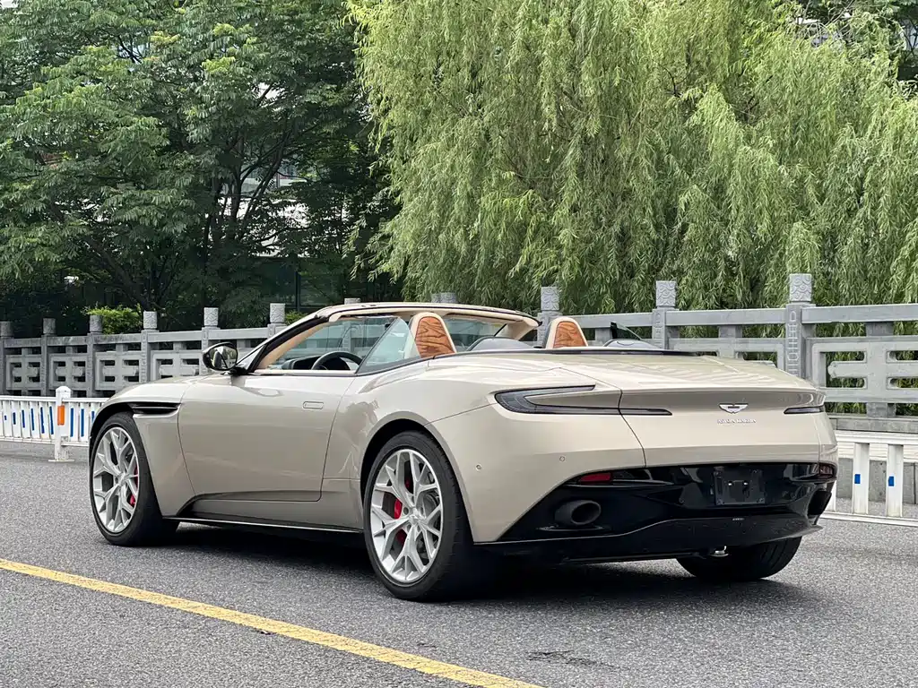 Aston Martin DB11 2019 4.0T V8 Volante