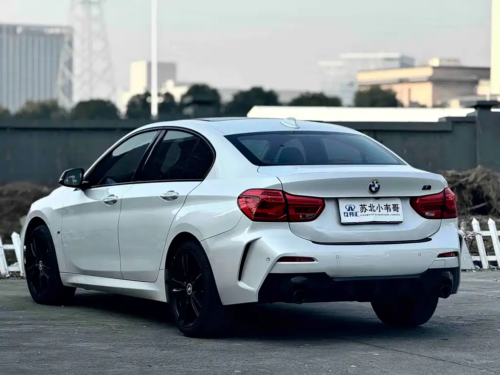 BMW 1 SERIES